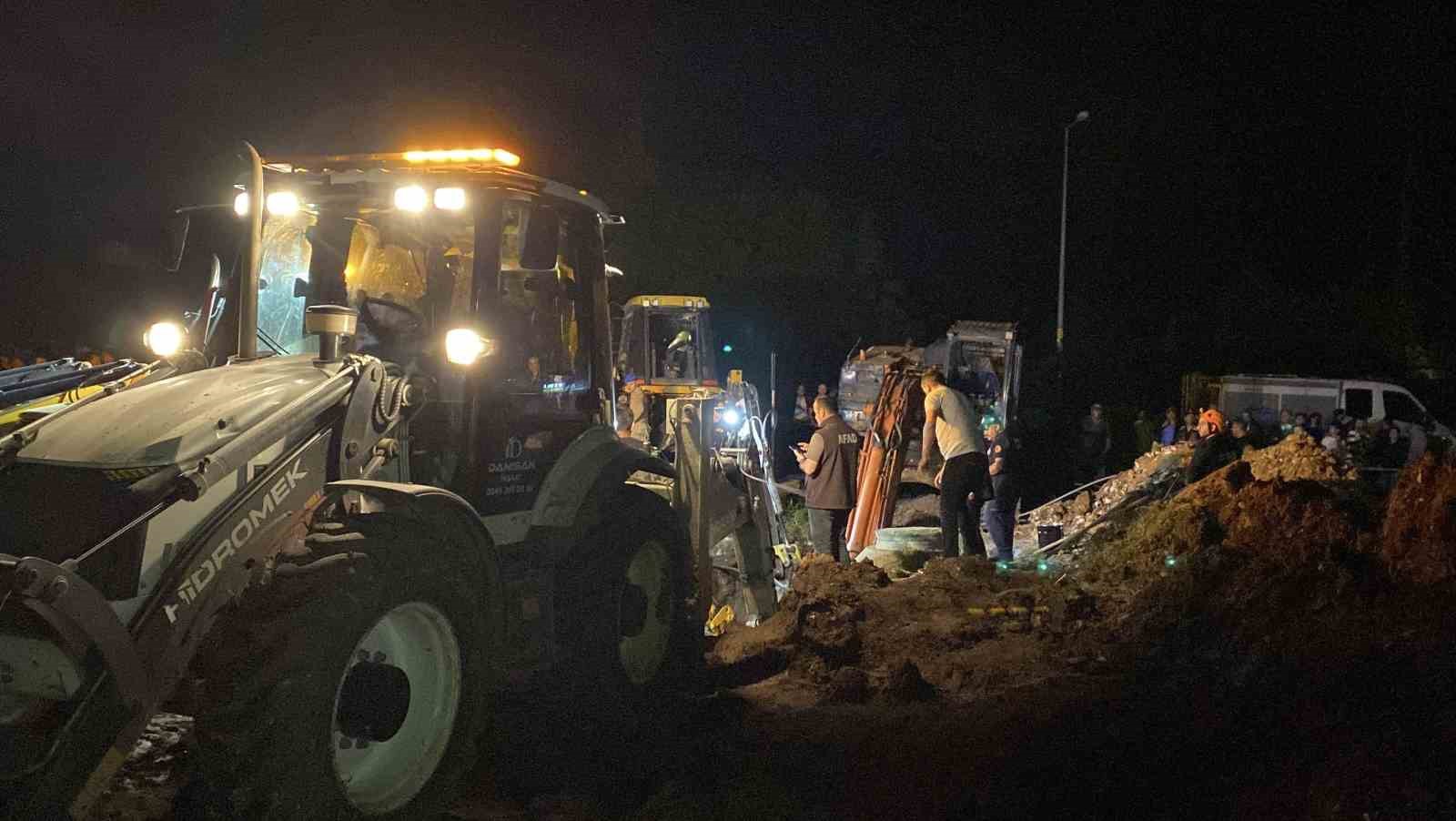 Kastamonu’da toprak altında kalan işçinin cansız bedenine ulaşıldı 9 kastamonuda toprak altinda kalan iscinin cansiz bedenine ulasildi 5 ZN5WJTEw