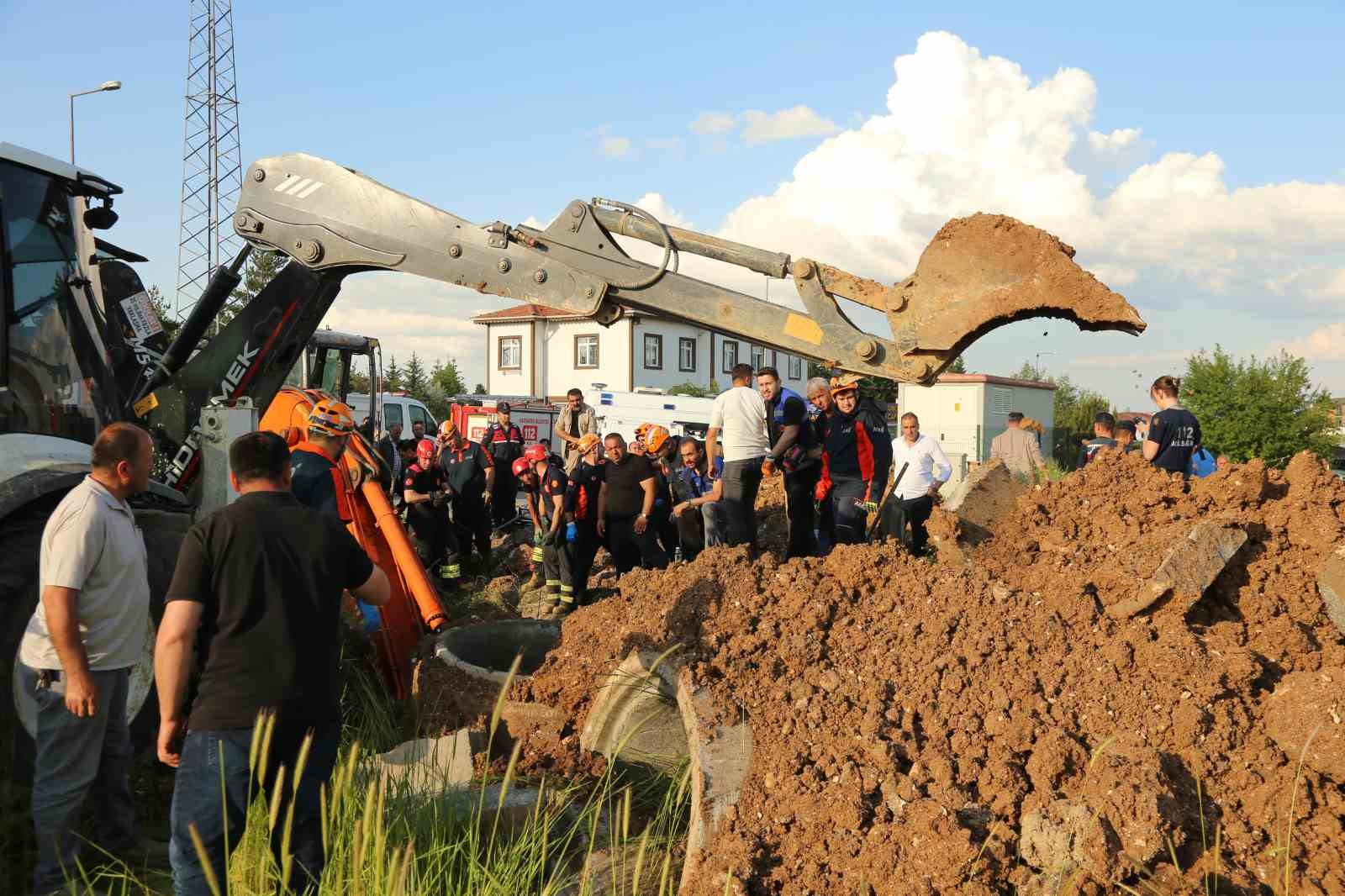 Kastamonu’da toprak altında kalan işçinin cansız bedenine ulaşıldı 10 kastamonuda toprak altinda kalan iscinin cansiz bedenine ulasildi 6 HcXaOttV