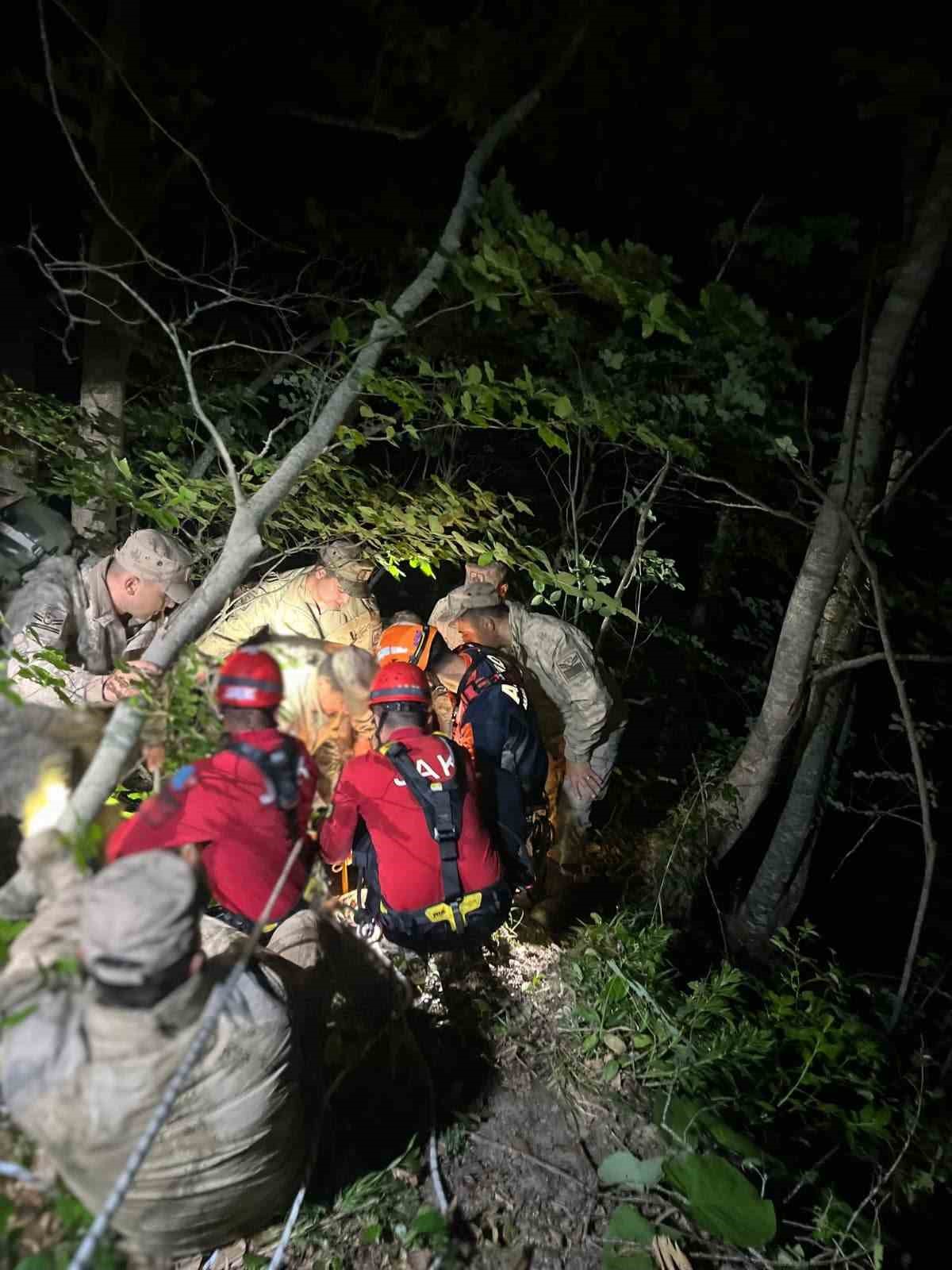kastamonuda ucuruma yuvarlanan sahis ekipler tarafindan kurtarildi 0 akTQlUqS