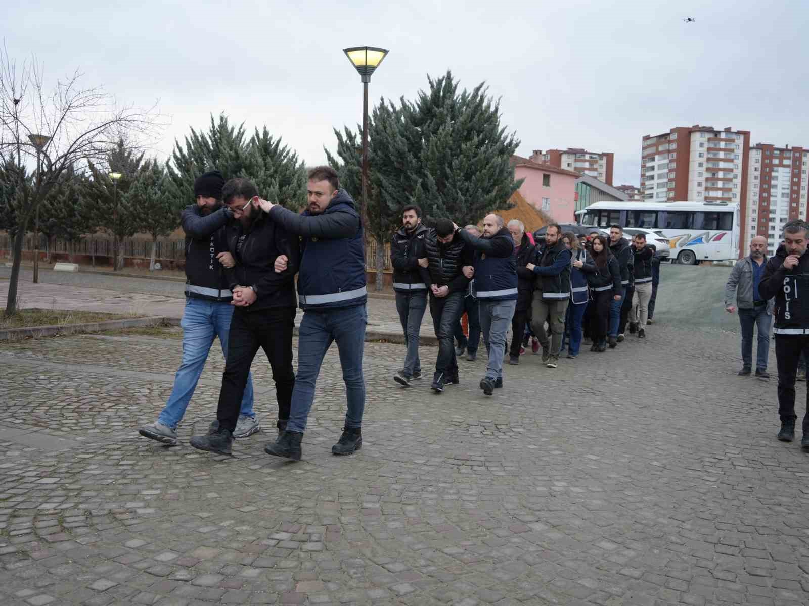 kastamonuda uyusturucu operasyonunda yakalanan 12 supheli adliyeye sevk edildi 2 z8mHgmgE