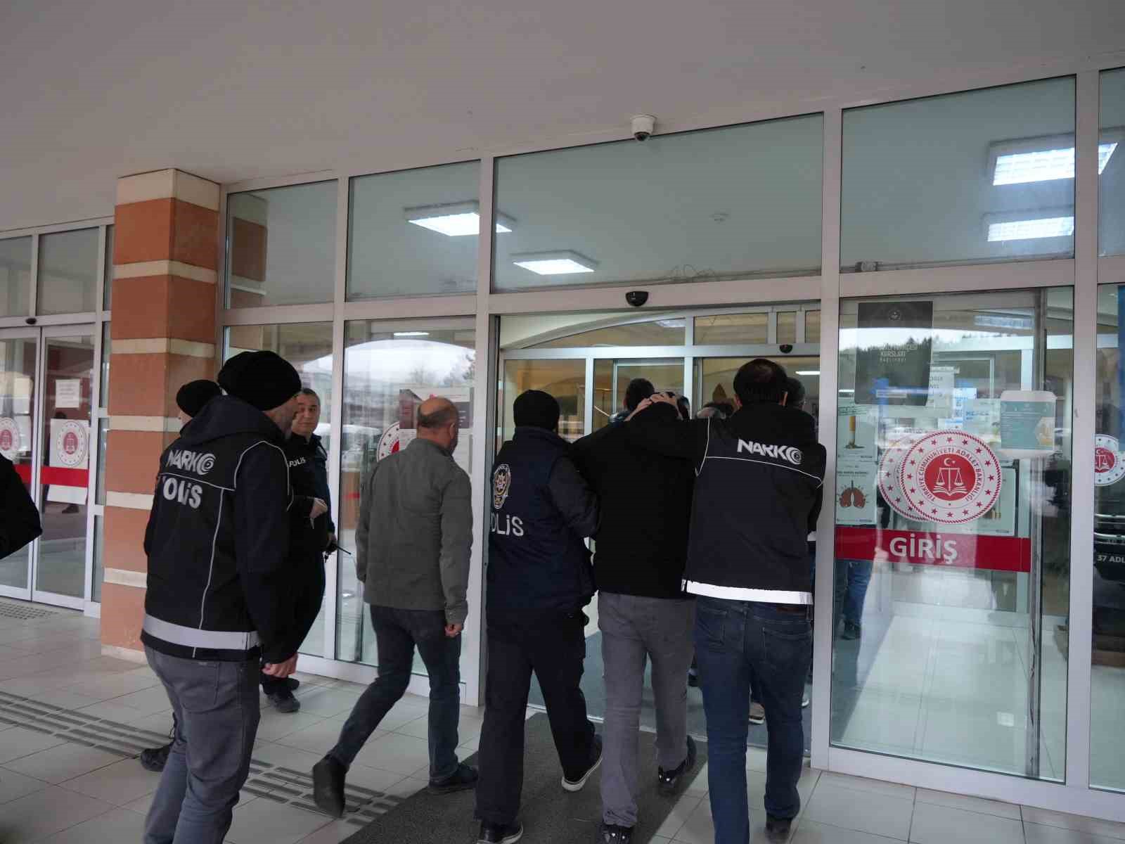 kastamonuda uyusturucu operasyonunda yakalanan 12 supheli adliyeye sevk edildi 3 5UuH8Ykw