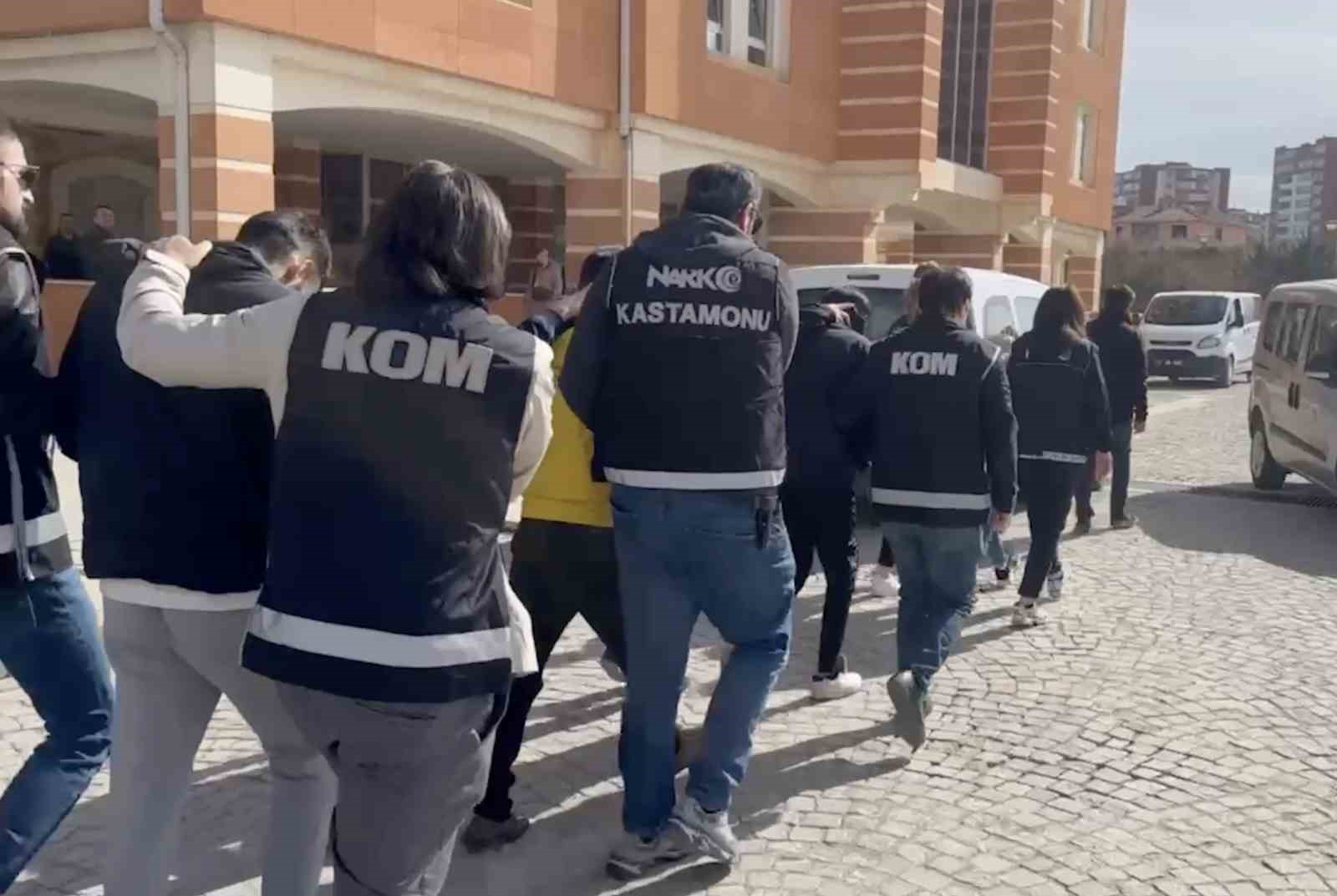 kastamonuda uyusturucuyla yakalanan 3 saniga 12ser yil hapis 0 6IEwsfd3