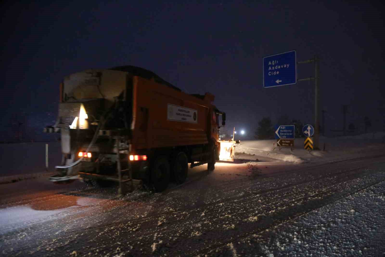 kastamonuda yogun kar yagisi agir tonajli araclarin gecisine izin verilmiyor 3 Bm9LkQsA