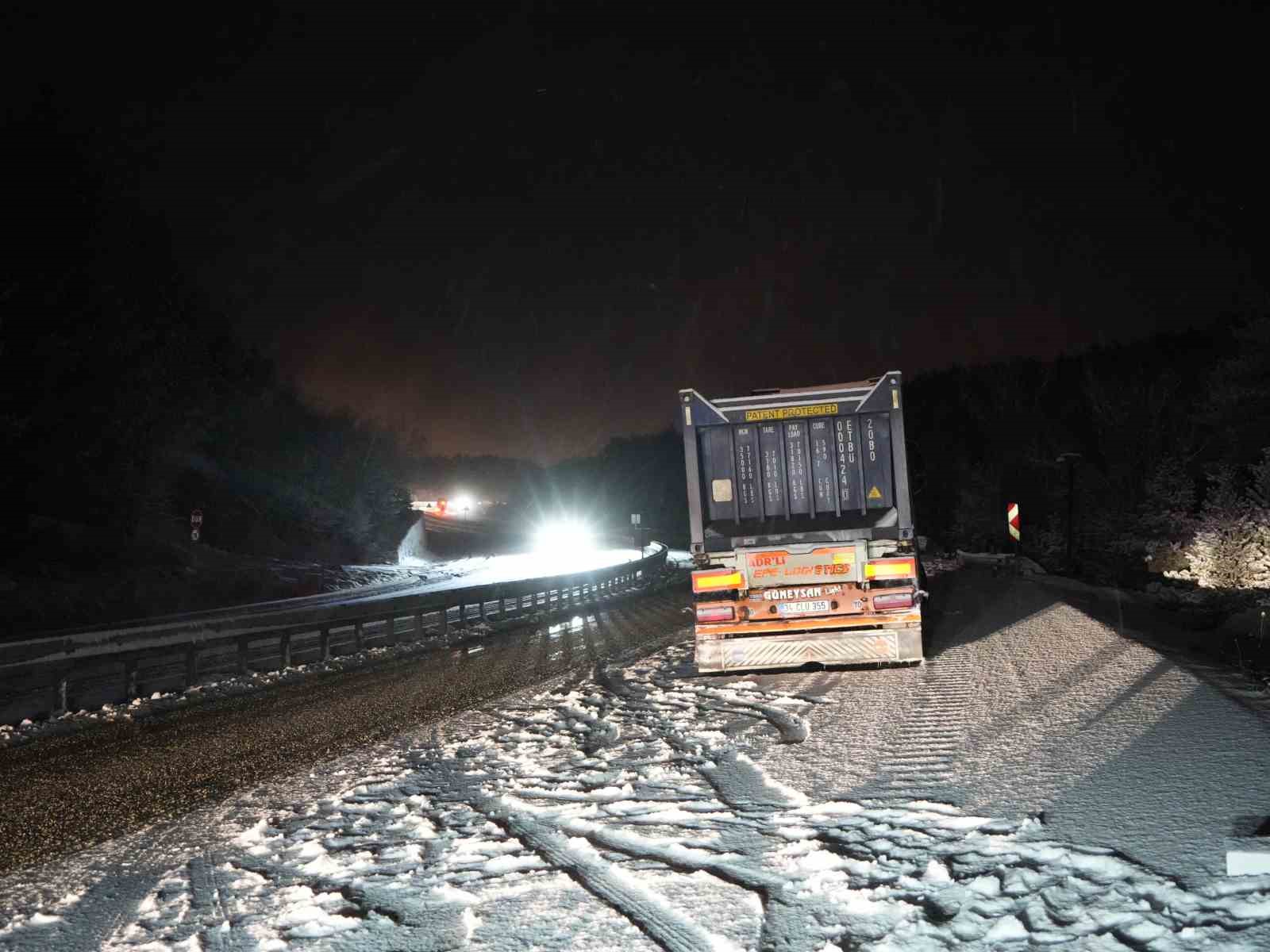 kastamonuda yogun kar yagisi araclar yolda mahsur kaldi 6 SYsAMEXL