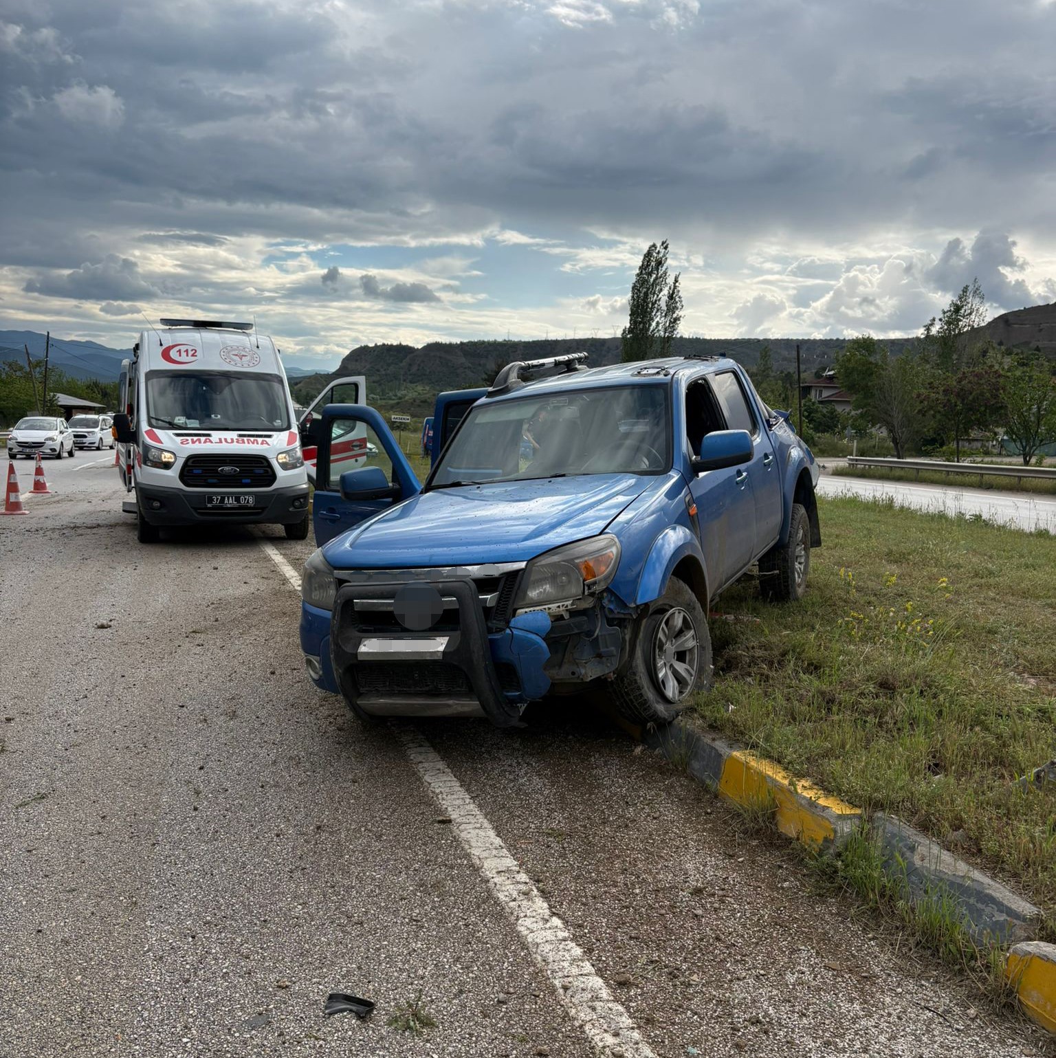 kastamonuda yoldan cikan kamyonet takla atti 4 yarali 0 KkG6u7C8