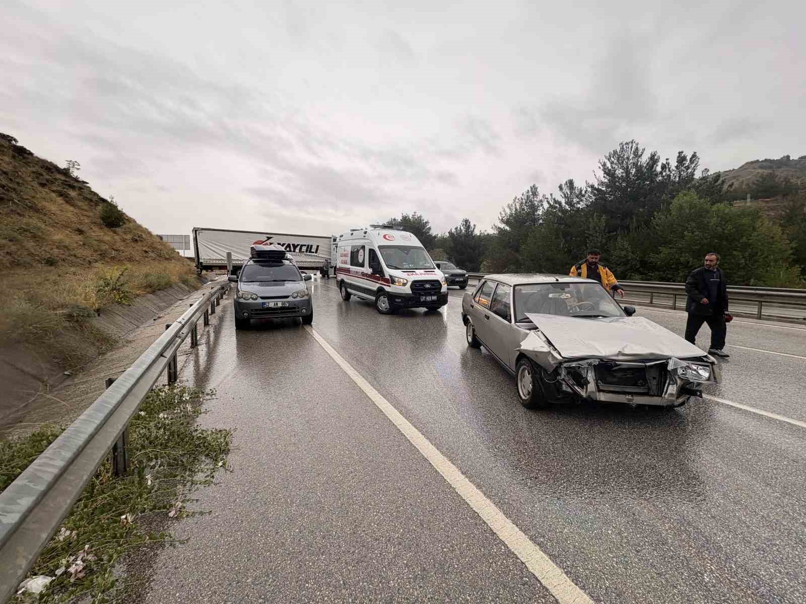 Kastamonu’da zincirleme trafik kazası kamerada 5 kastamonuda zincirleme trafik kazasi kamerada 1