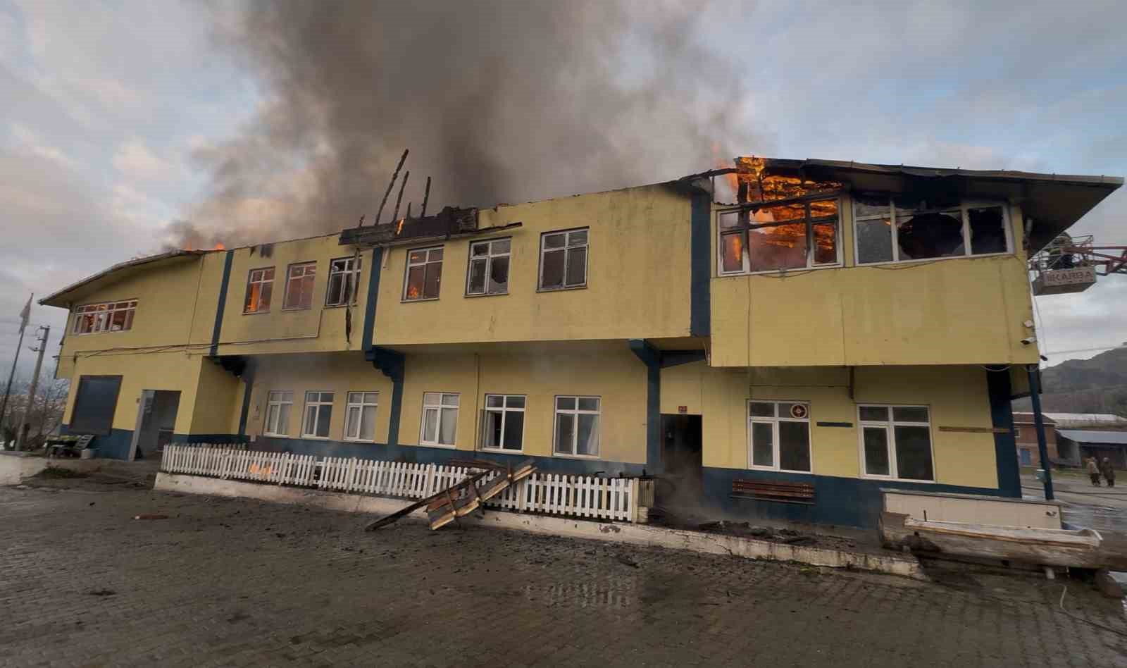 kastamonudaki fabrika yangini kontrol altina alindi 2 LPCPA2Bq