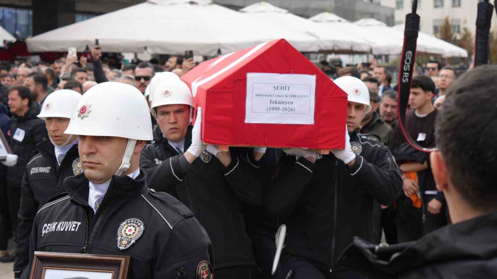 katarda helikopterin dusmesi sonucu sehit olan aselsan teknisyenleri icin toreni duzenlendi 8 VKa9ycsn