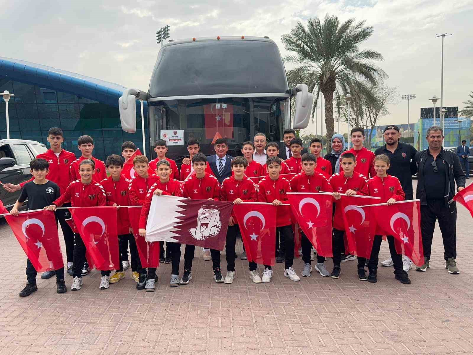 katarda mahsur kalan sporcular turkiyeye donmek uzere ugurlandi 2 b6d6emXP