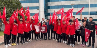 katarda-mahsur-kalan-sporcular-turkiyeye-donmek-uzere-ugurlandi-YtHKeIfu.jpg