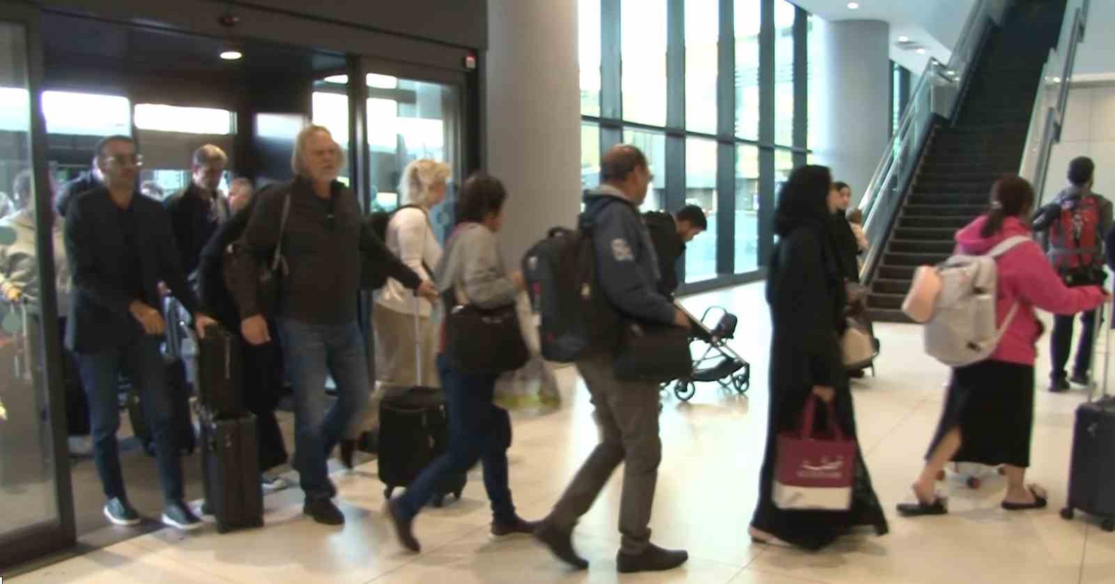 katarda mahsur kalan turk vatandaslari turkiyeye dondu 2 3f1p9GOC