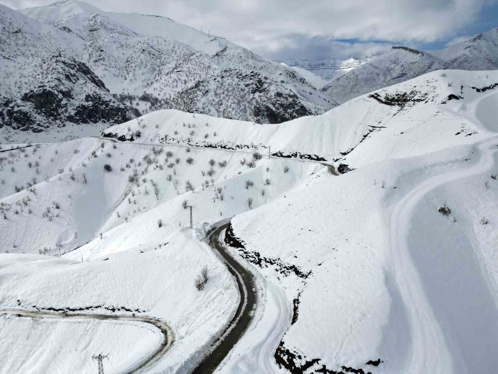 Kato Dağı beyaz gelinliğini giydi, ortaya seyrine doyumsuz manzaralar çıktı 5 kato dagi beyaz gelinligini giydi ortaya seyrine doyumsuz manzaralar cikti 1