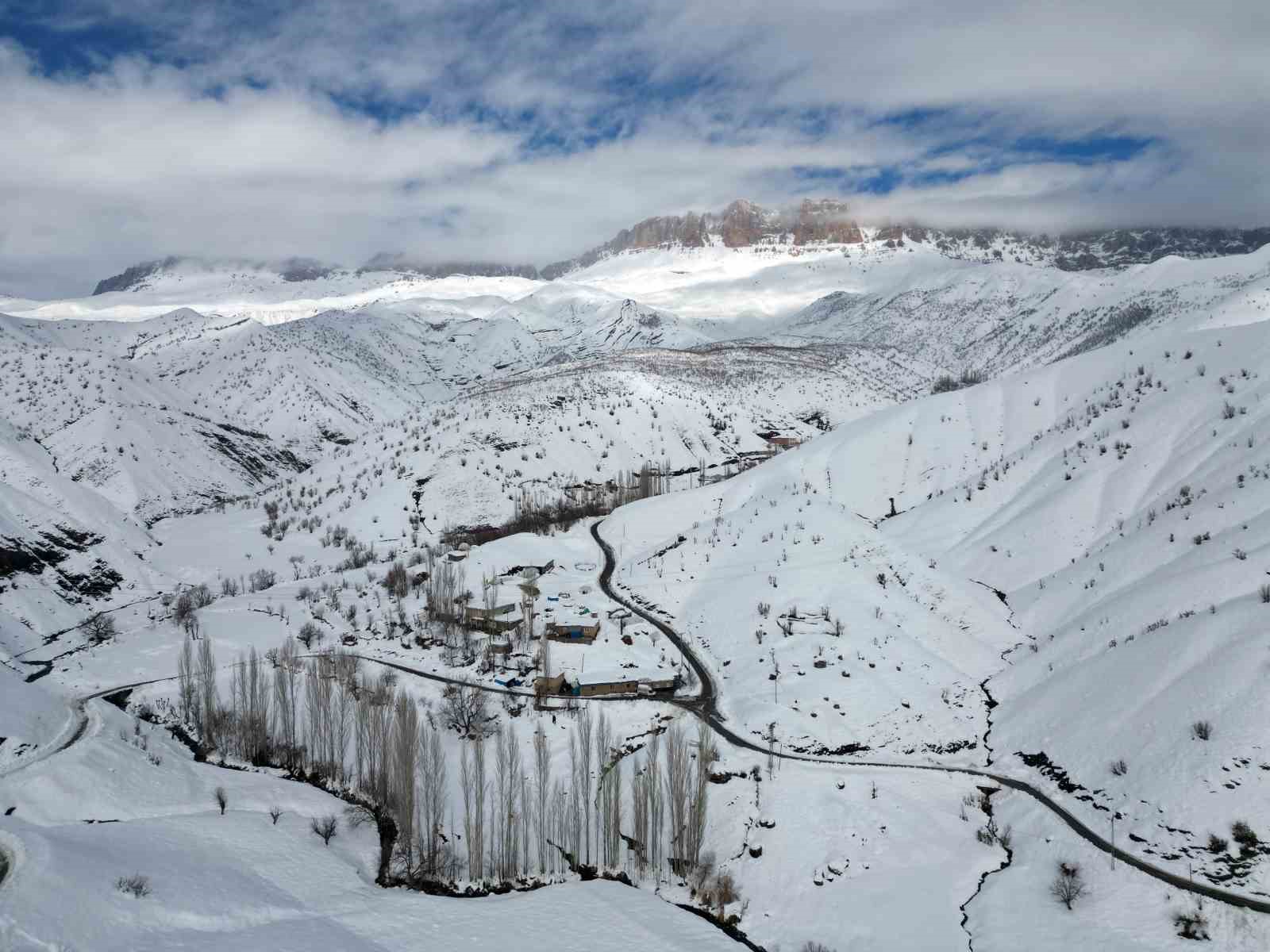Kato Dağı beyaz gelinliğini giydi, ortaya seyrine doyumsuz manzaralar çıktı 6 kato dagi beyaz gelinligini giydi ortaya seyrine doyumsuz manzaralar cikti 2 WbDBD9Yc