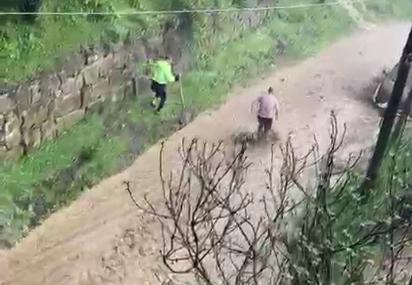 kavakta etkili olan yagislar yollari dereye cevirdi 0 P2vfvzcy