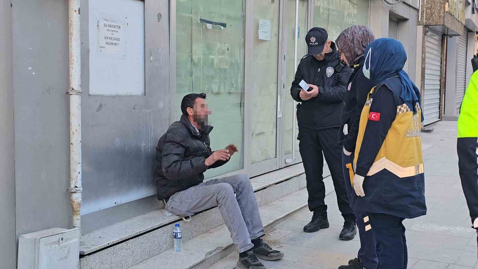 kavali alinan sokak sanatcisi catiya cikti 2 89zlQHrz