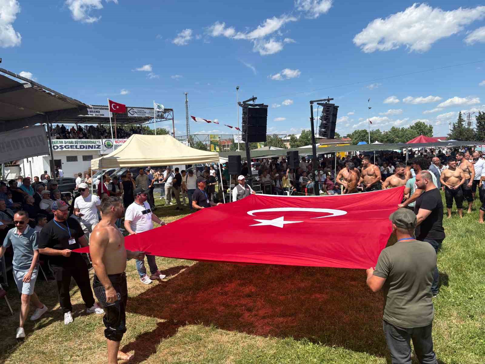 kavasoglu ve samdancibasi ibrahim yagli pehlivan gureslerinde baspehlivan ismail koc 2 LnuSGwfh