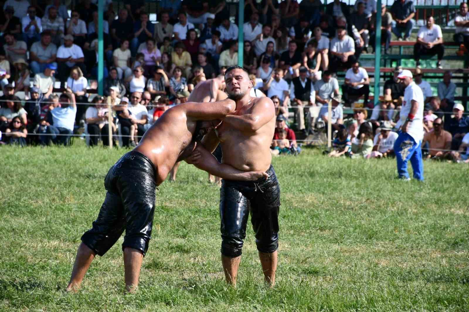 kavasoglu ve samdancibasi ibrahim yagli pehlivan gureslerinde baspehlivan ismail koc 3 I6bgqqam