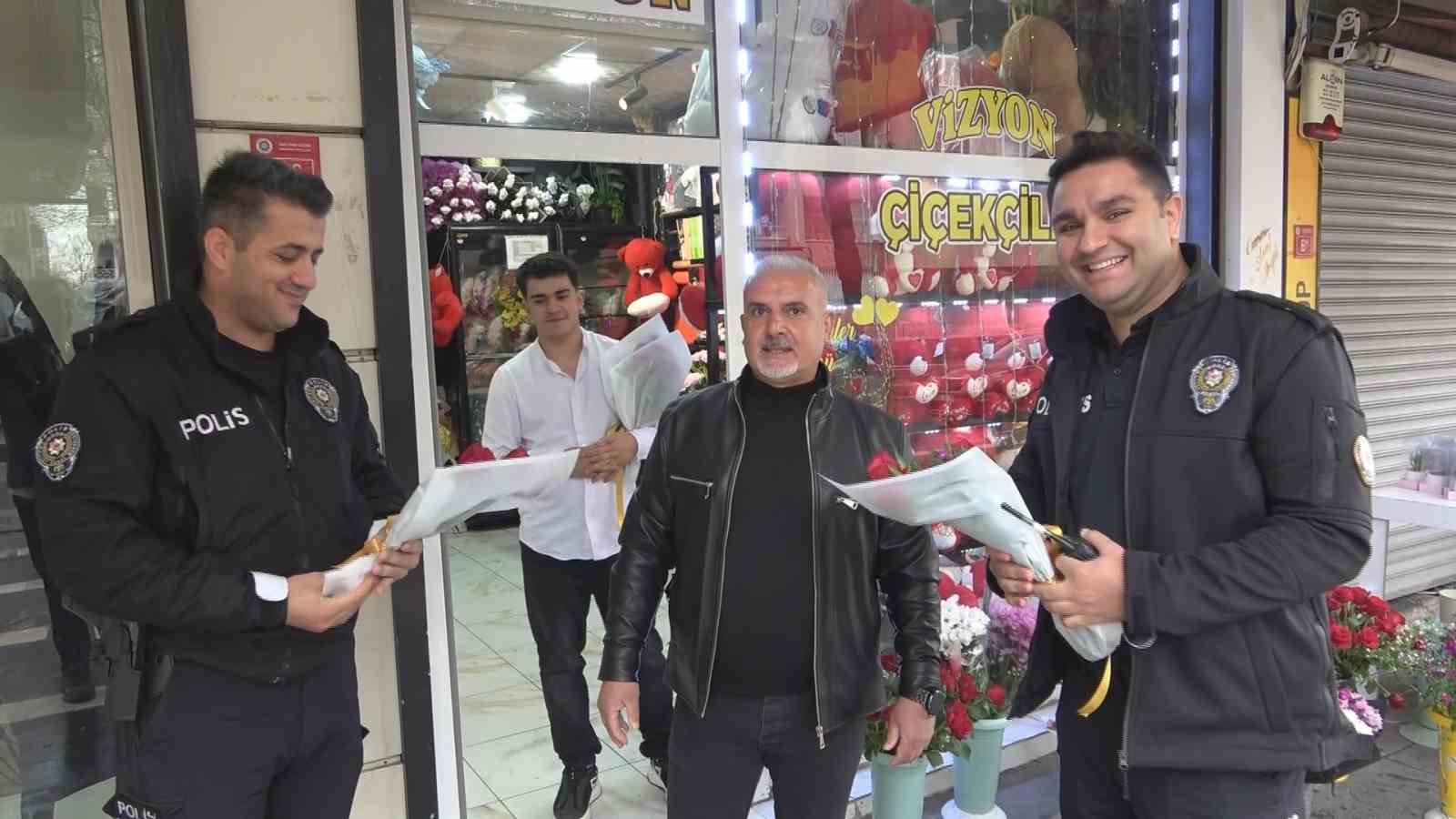 kavga diye geldiler ciceklerle karsilandilar 3 aOFYSCdB