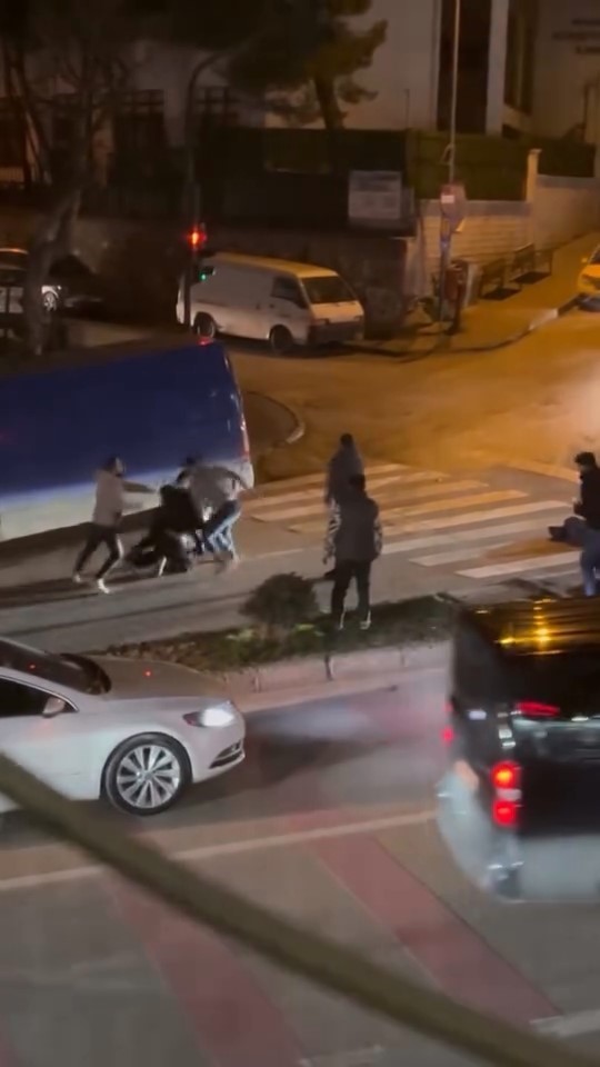 Kavga esnasında yola savrulan çocuk yürekleri ağza getirdi 6 kavga esnasinda yola savrulan cocuk yurekleri agza getirdi 2 p51B6dSG