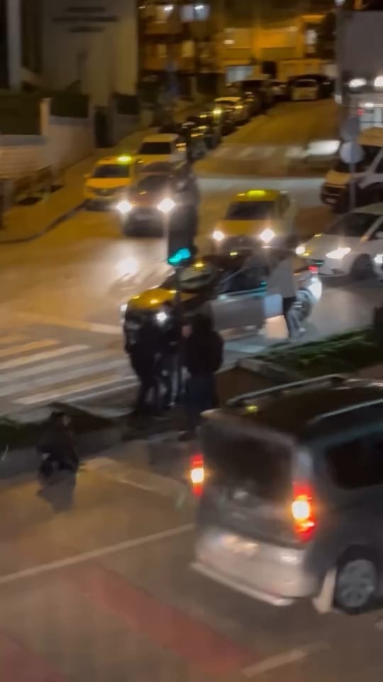 Kavga esnasında yola savrulan çocuk yürekleri ağza getirdi 7 kavga esnasinda yola savrulan cocuk yurekleri agza getirdi 3