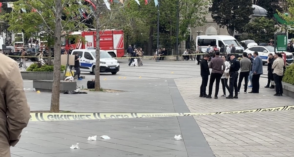 Kavga ettiği gruba bıçakla saldırdı: 4 yaralı 4 kavga ettigi gruba bicakla saldirdi 4 yarali 0 IHIFc2zs