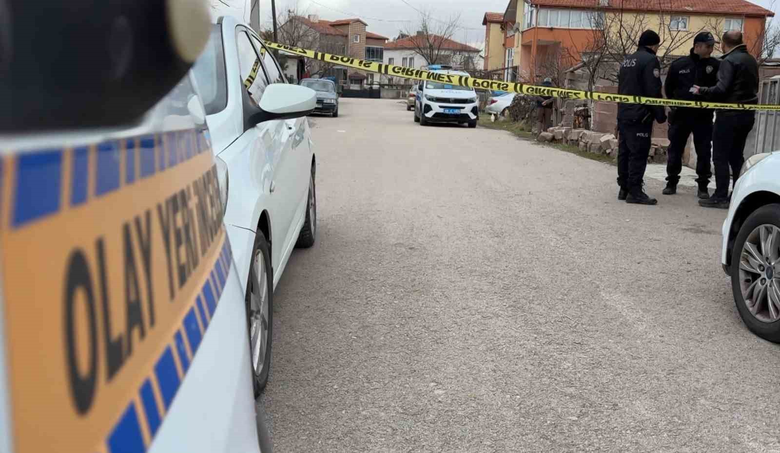 kavga ettigi karisini tufekle vurup agir yaraladi 0 Mu6yn2uK