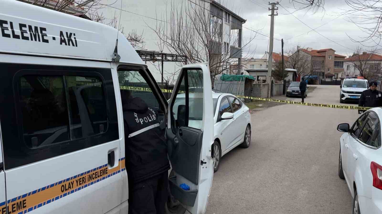 kavga ettigi karisini tufekle vurup agir yaraladi 3 EPwb3DEi