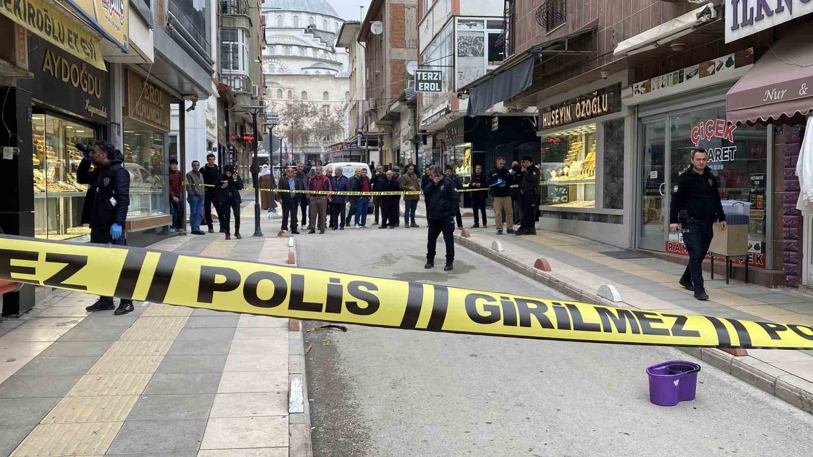 kavga ettigi kisiye kursun yagdirdi o anlar kameraya yansidi 2 CGfAQ4Xv