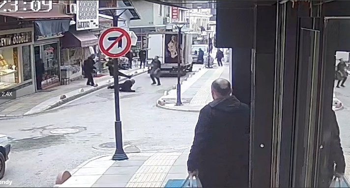 kavga ettigi kisiye kursun yagdirdi o anlar kameraya yansidi 5 7FRIHUk1