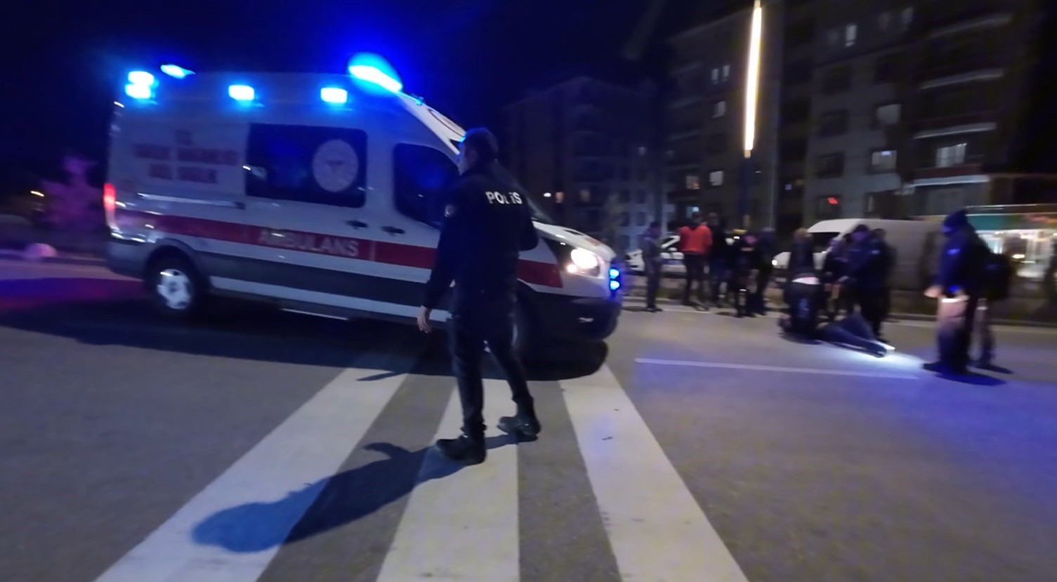 kavga ettigi kisiye otomobille carpti 1 yarali 0 AKPeADeW
