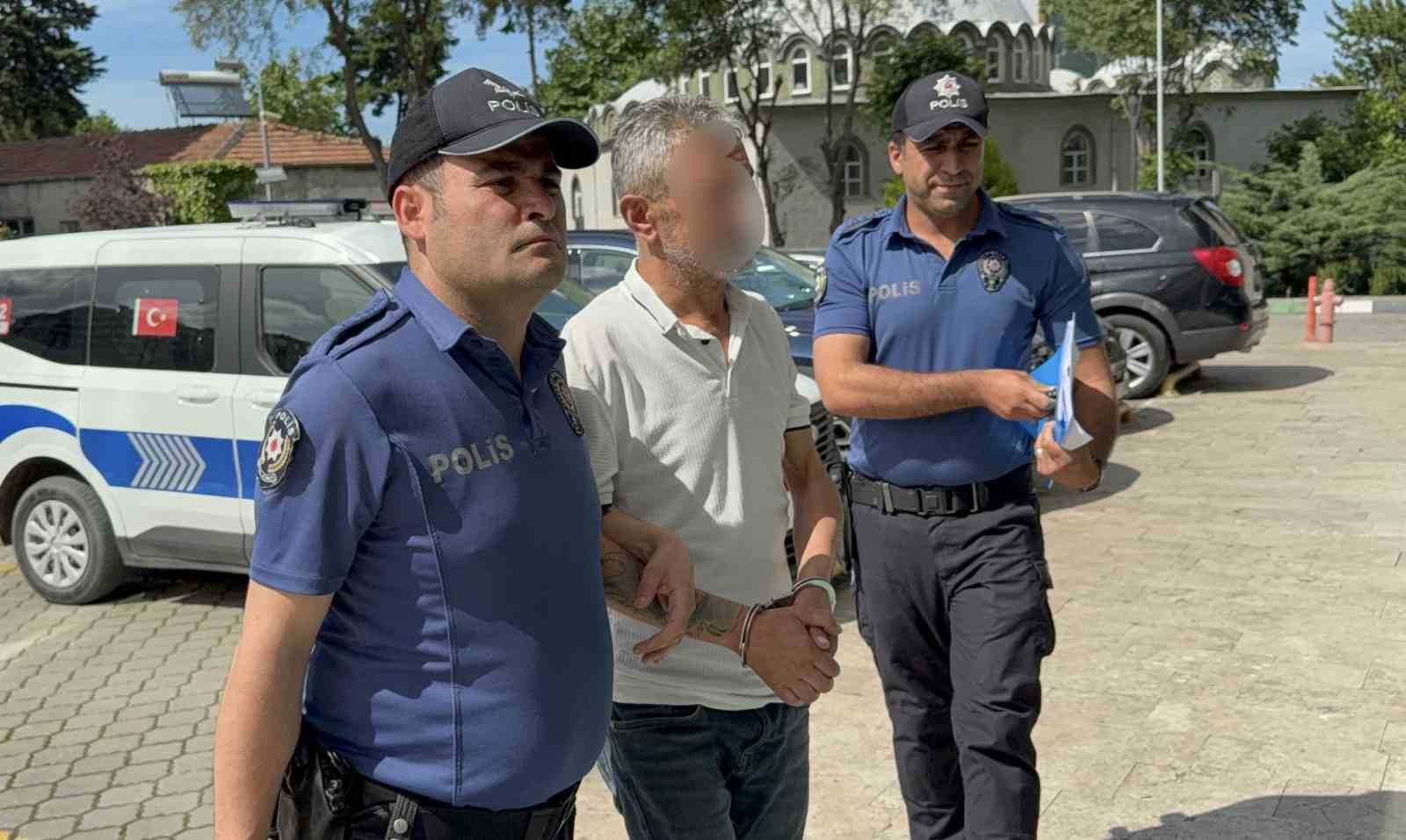 Kavga ettiği şahıs düşerek ağır yaralanınca gözaltına alındı 4 kavga ettigi sahis duserek agir yaralaninca gozaltina alindi 0 anA8XROc