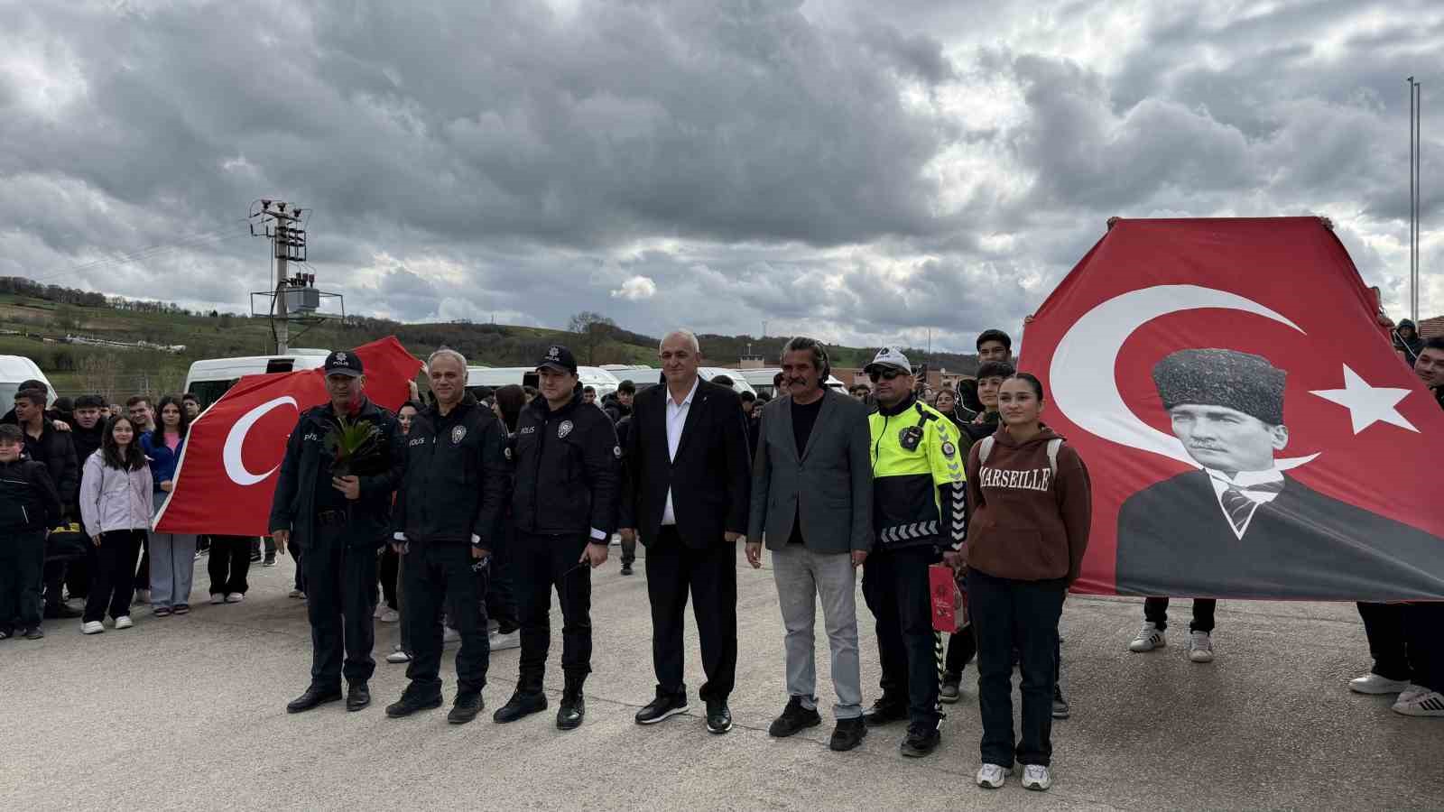 kavga ihbari uzerine geldiler alkislarla karsilandilar 0 BUtwupEi