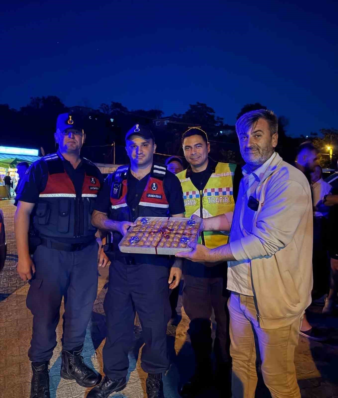 kavga ihbari yaptilar jandarmayi konfeti ile karsiladilar 1