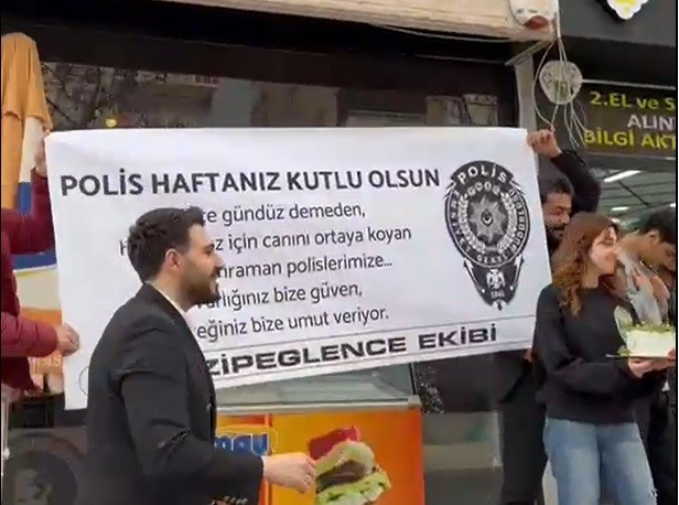 kavga ihbarina gelen polisleri pankart ve pasta ile karsiladilar 1 LcAbJSw7