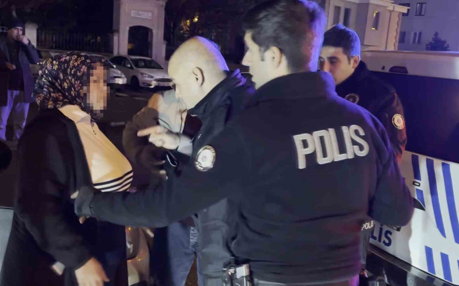 kavga sonrasi gozaltina alinan sahis kapiyi kapatmayin derken annesi adam oldurmedi cikarin benim cocugumu mvtyhUZV