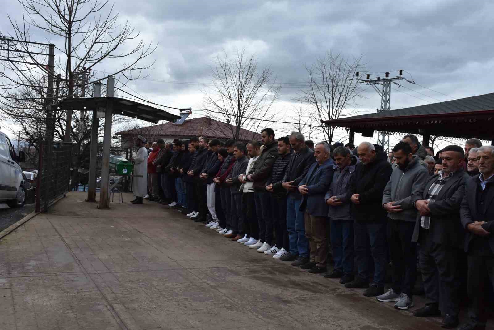 kavgada tufekle vurulan genc son yolculuguna ugurlandi 11 ugL92qTl