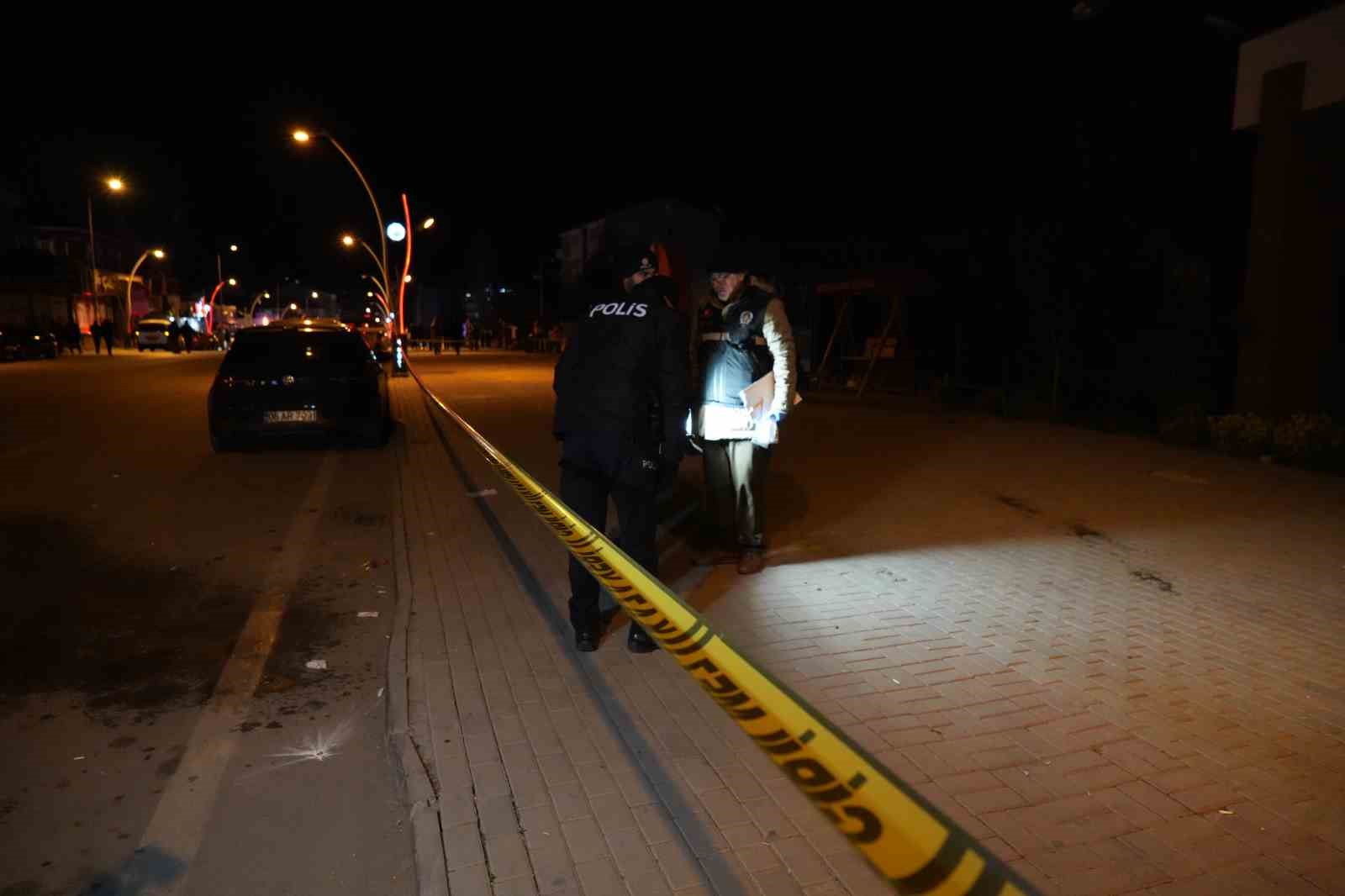 kavgaya mudahale eden polis memuru bicakla yaralandi 4 EIR1Lze6
