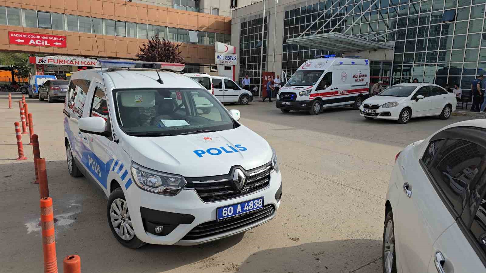 Kavgayı ayırmak isteyen amcasını yanlışlıkla vurarak ölümüne neden oldu 4 kavgayi ayirmak isteyen amcasini yanlislikla vurarak olumune neden oldu 0 EjSQ6h4F