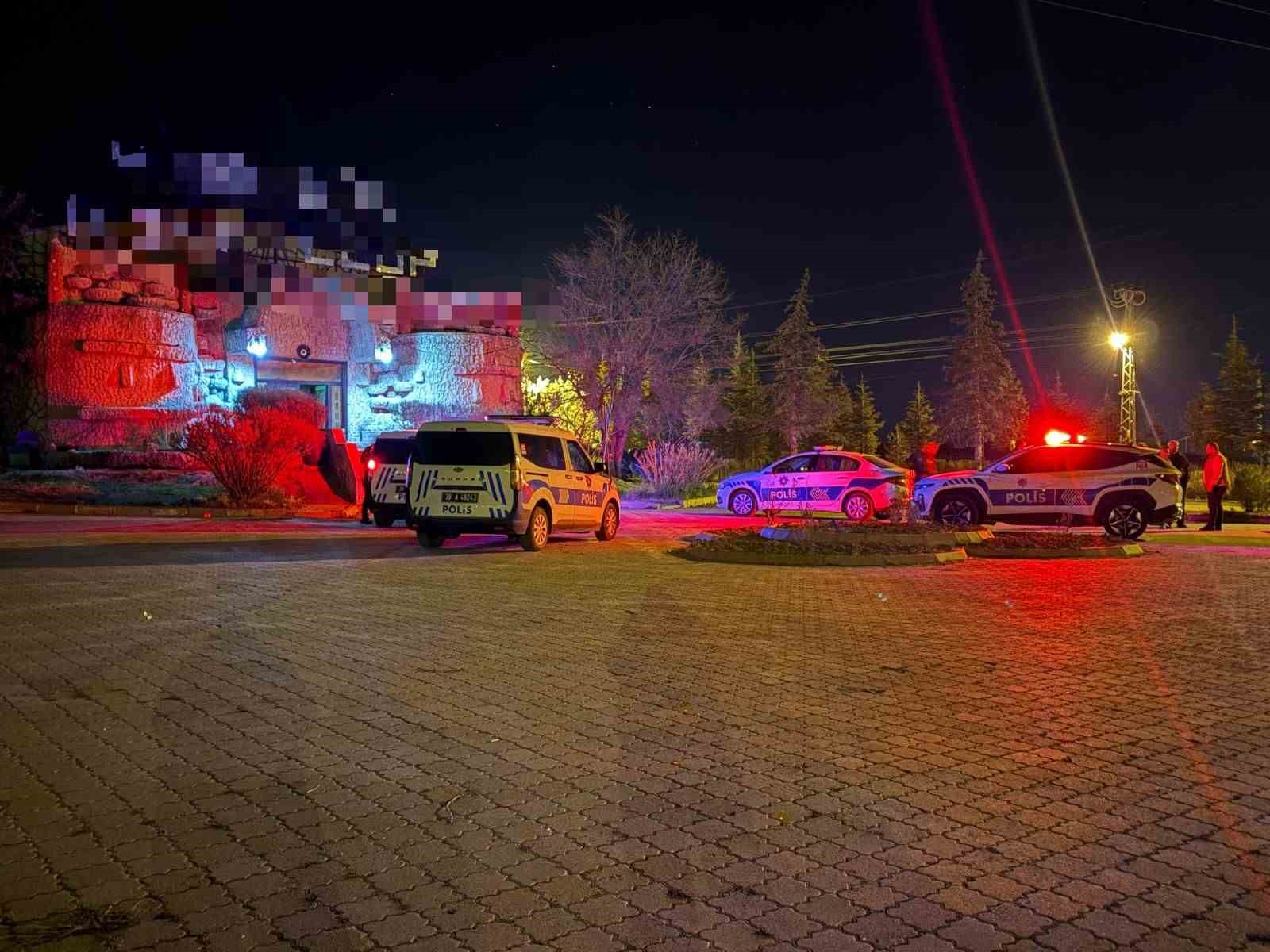 kavgayi ayirmaya calisan gece kulubu calisan bicaklandi 2 4LPe4qiA