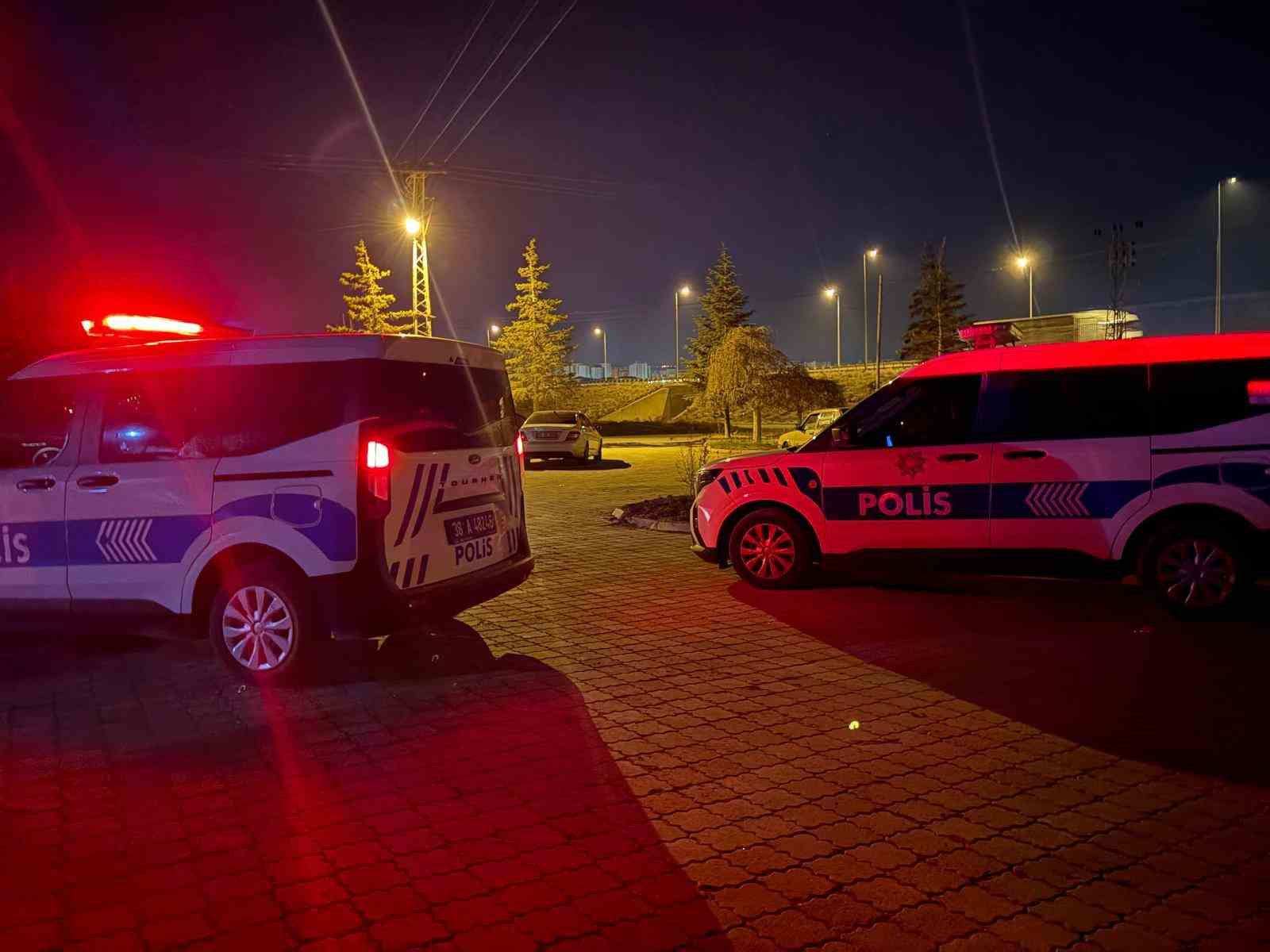 kavgayi ayirmaya calisan gece kulubu calisan bicaklandi 4 LZ5bKaXB