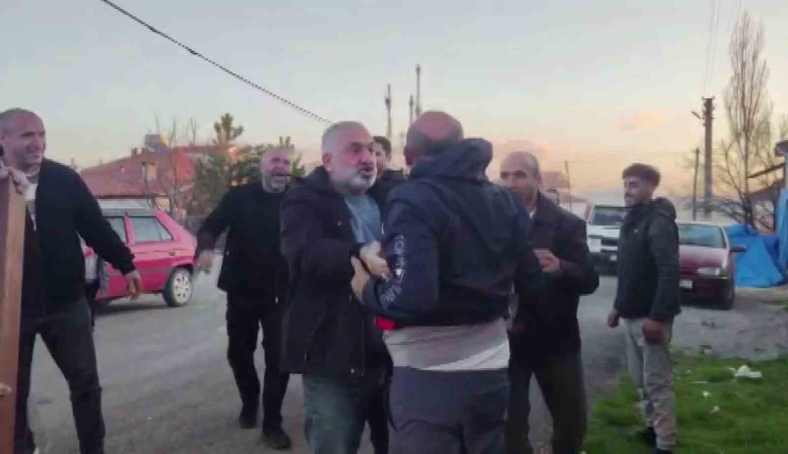 Kavgayı ayırmaya gelen polisleri davul-zurnayla karşıladılar 6 kavgayi ayirmaya gelen polisleri davul zurnayla karsiladilar 2 ZOnpv7jX