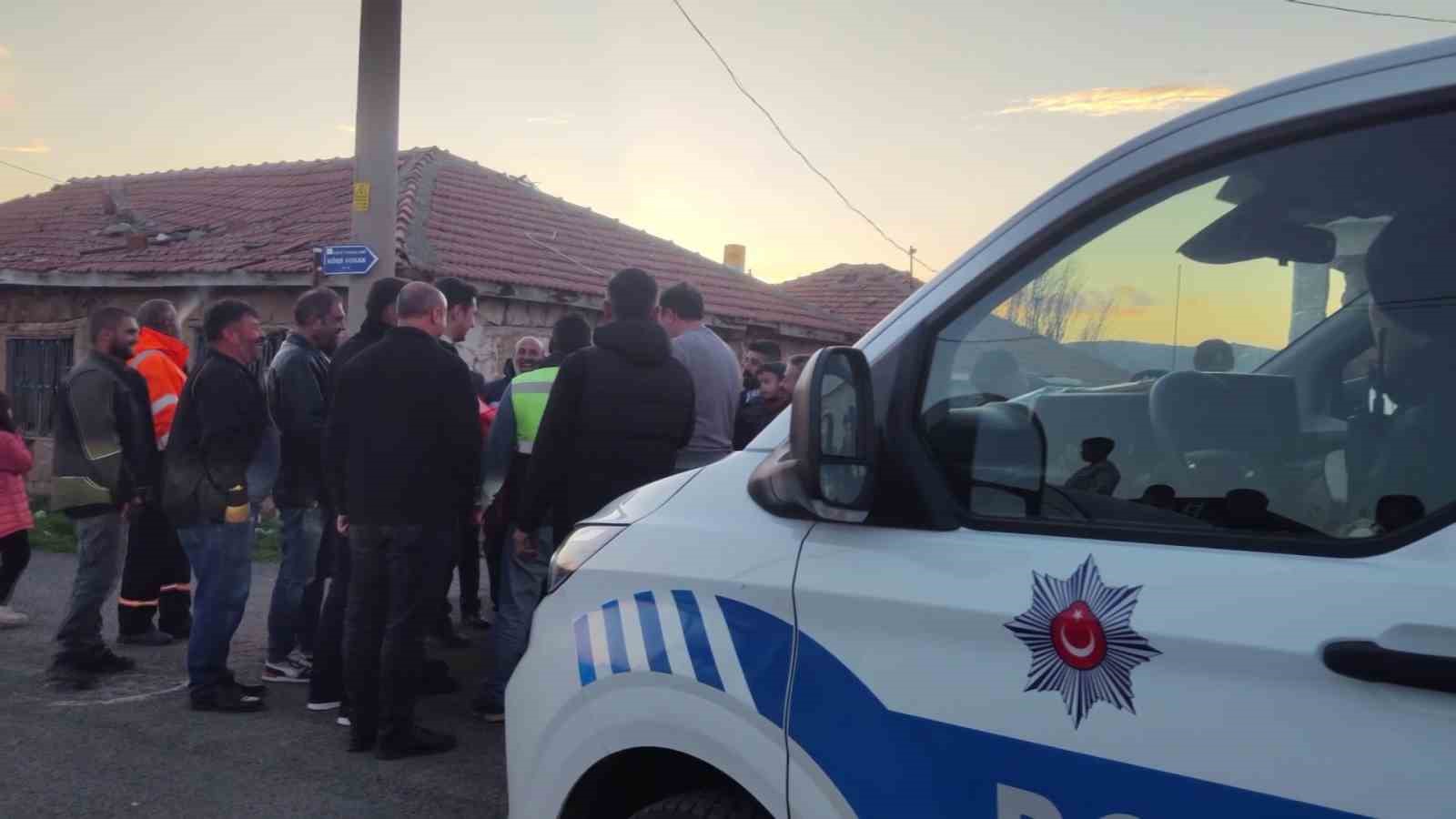 Kavgayı ayırmaya gelen polisleri davul-zurnayla karşıladılar 8 kavgayi ayirmaya gelen polisleri davul zurnayla karsiladilar 4 I9SL4XQS