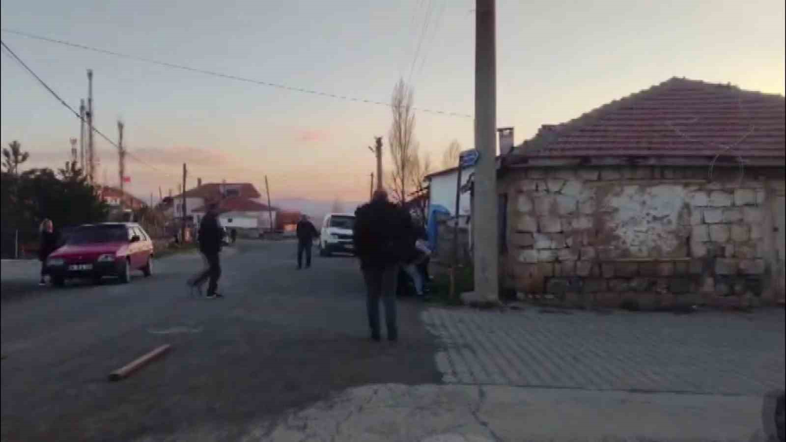 Kavgayı ayırmaya gelen polisleri davul-zurnayla karşıladılar 9 kavgayi ayirmaya gelen polisleri davul zurnayla karsiladilar 5 9Hi34dtF