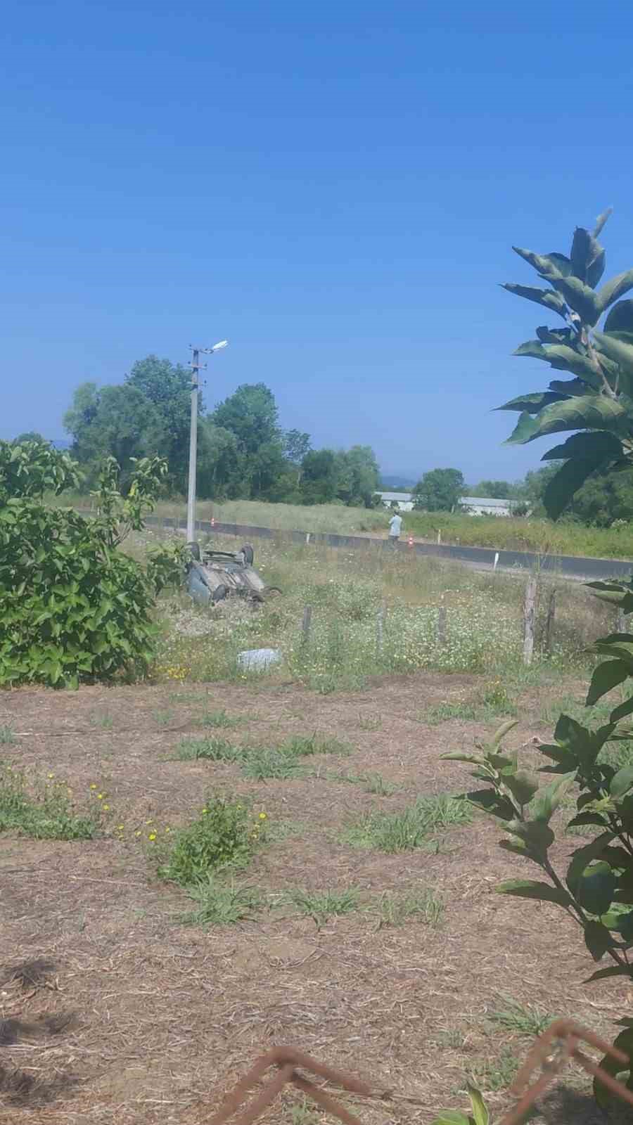 "Kavşak hatası" kazaya neden oldu: Takla atan otomobil araziye uçtu 4 kavsak hatasi kazaya neden oldu takla atan otomobil araziye uctu 0 2VSL9J8q