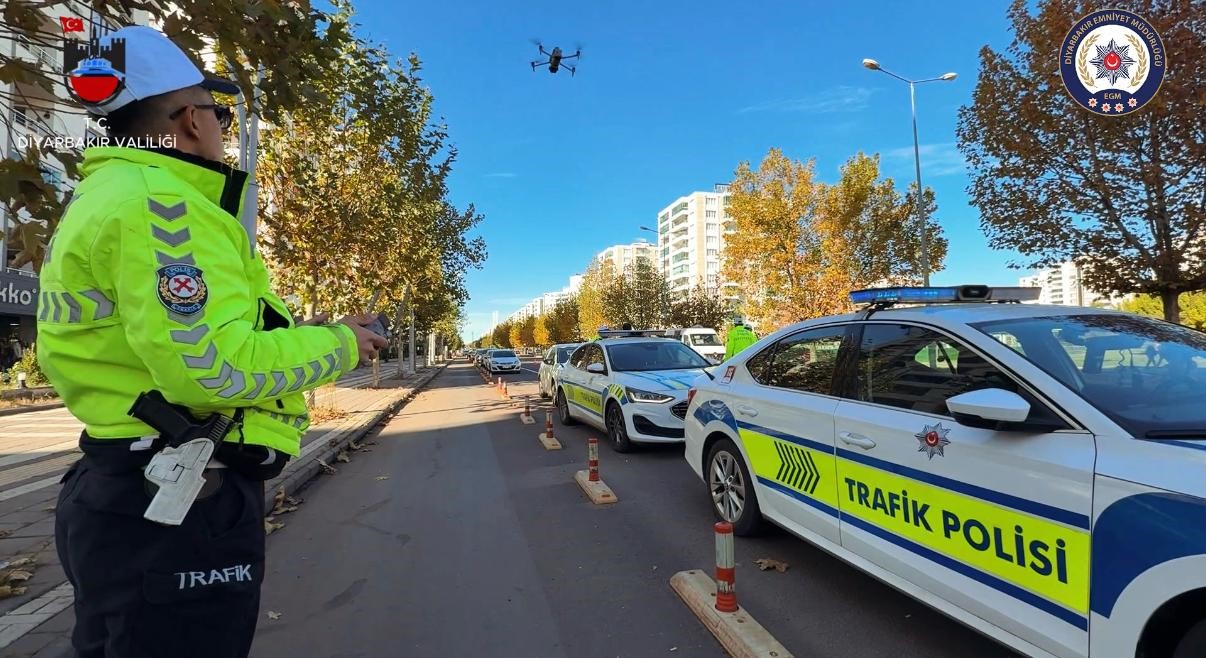 kavsaklara yaklasirken serit degistiren suruculer dronla tespit edildi 1 ErFpJbDQ
