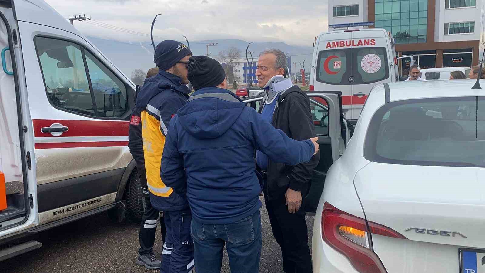 kavsakta 2 otomobil carpisti 1 yarali 1