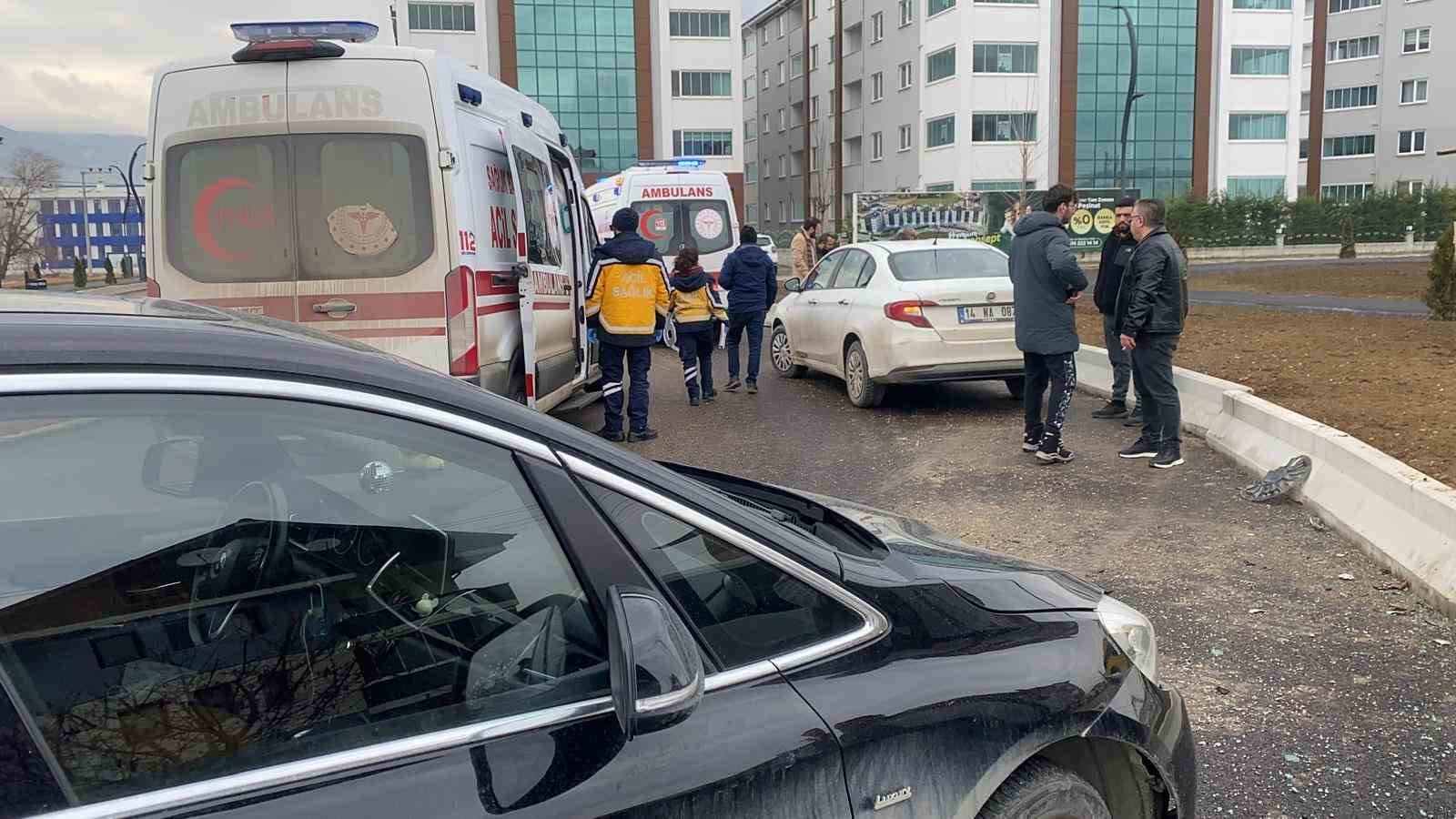 kavsakta 2 otomobil carpisti 1 yarali 4 sDVL3t3w
