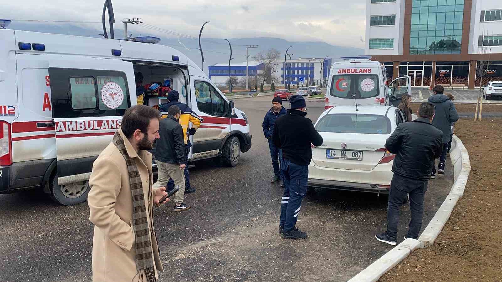 kavsakta 2 otomobil carpisti 1 yarali 5 2BKYBBTv