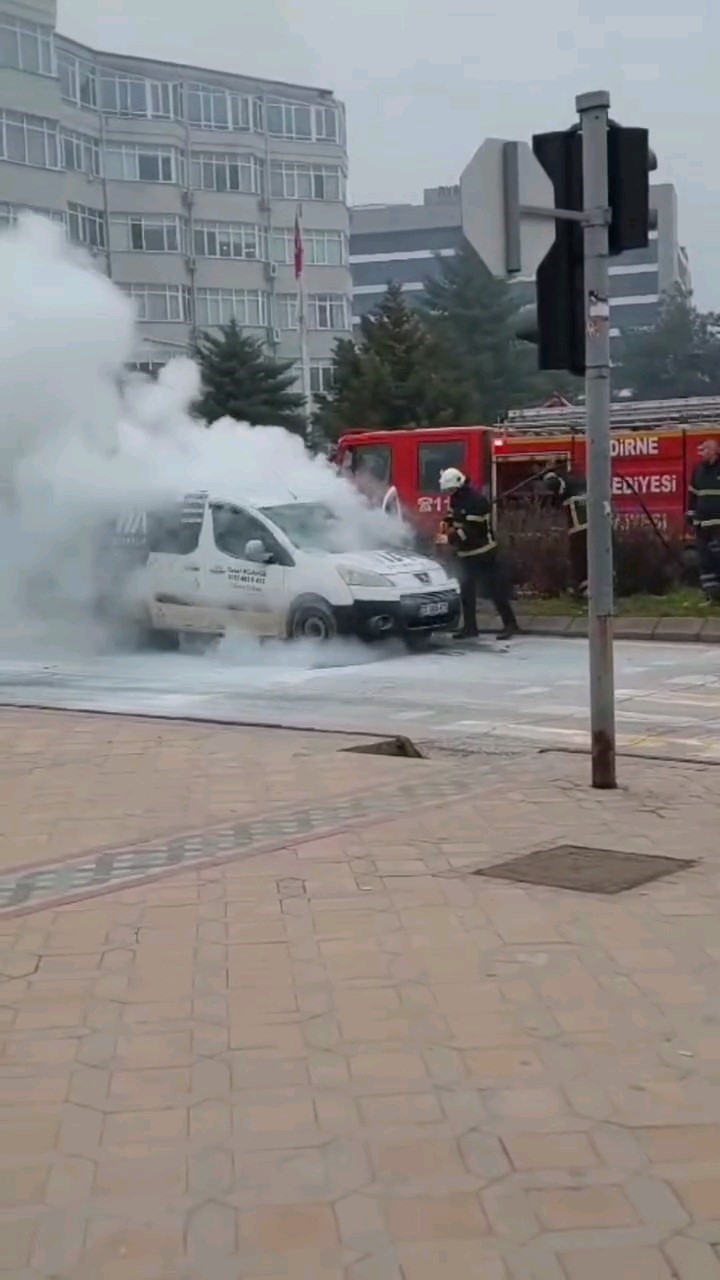 kavsakta alevli anlar trafik kilitlendi 1 TiPQW2Nl