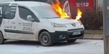 kavsakta-alevli-anlar-trafik-kilitlendi-pVEMxCQm.jpg